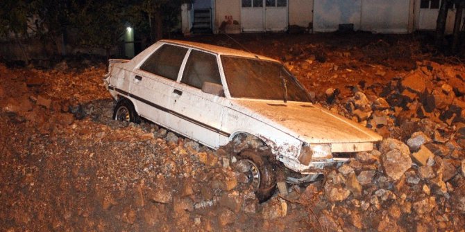 Serinhisar’da sel ve heyelan