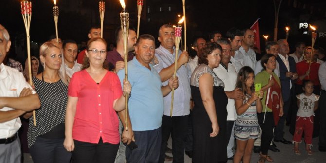 Dörtyol’da Zafer Bayramı için fener alayı yürüyüşü