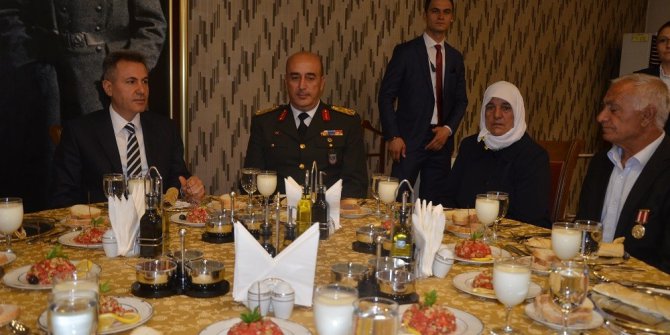 Vali Elban, şehit yakınları ve gazilerle yemekte bir araya geldi