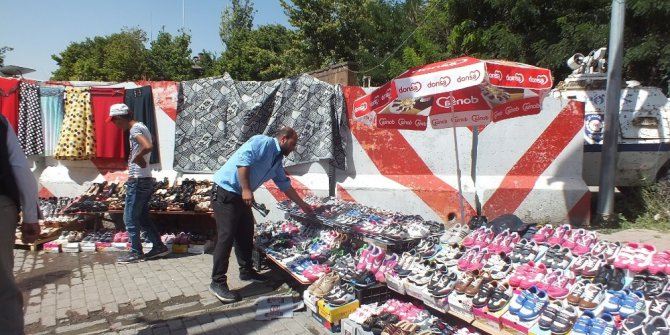 Polisin güvenlik duvarını fırsata çevirdiler