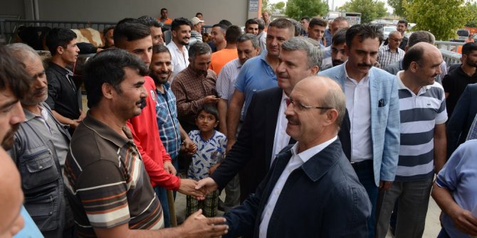 Türkiye’nin en modern hayvan pazarında bayram yoğunluğu