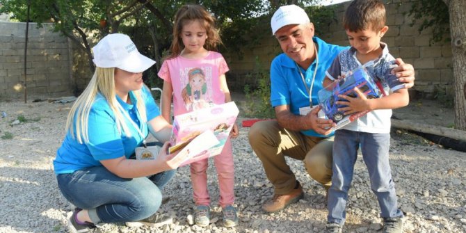 İpekyolu Belediyesinden öksüz ve yetim çocuklara anlamlı hediye