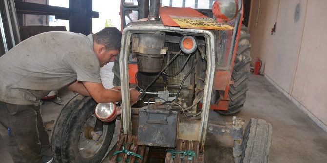 Seyitgazi Belediyesi Araçların Bakım Ve Tamirlerini Kendi Atölyelerinde Gerçekleştiriyor