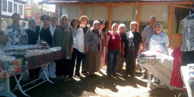 Girişimci kadınlar, ihtiyaç sahipleri için kermes düzenledi