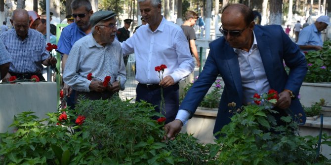 Söke’de Şehitliğe Bayram Ziyareti