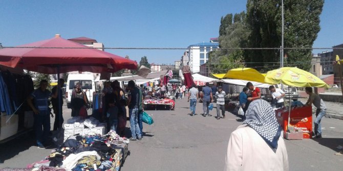Kars’ta bayram pazarı kuruldu