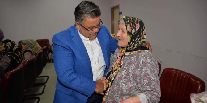 Başkan Yağcı ve eşi Fatma Yağcı, bayram ziyaretlerinde bulundu