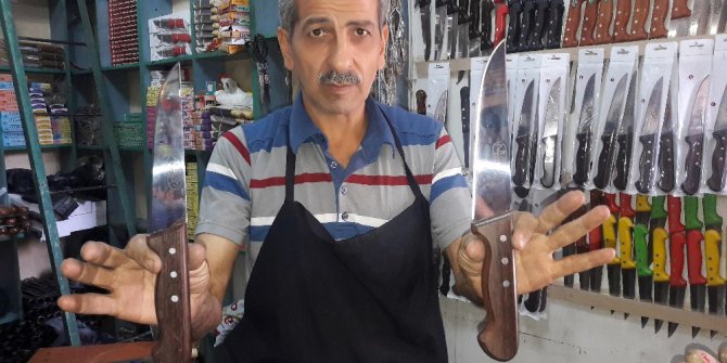 Yılların bıçak ustası kurbanda Türk malı bıçakların kullanılmasını tavsiye etti