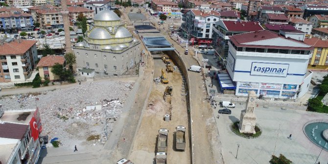 Büyükşehir’den 4 cadde kesişimine köprülü kavşak