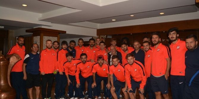 83 Yaşında Ki Fanatik Dede Deplasman Maçlarını Kaçırmıyor