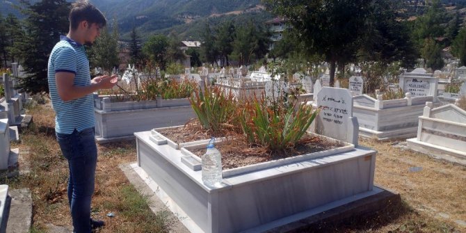 Arife Günü’nde mezarlıklara ziyaretçi akını