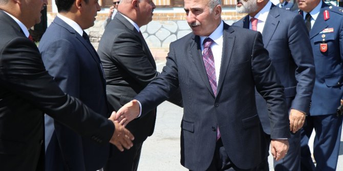 Vali Kamçı, "Yetkisi olmayan kişileri kurban derilerini vermeyin"