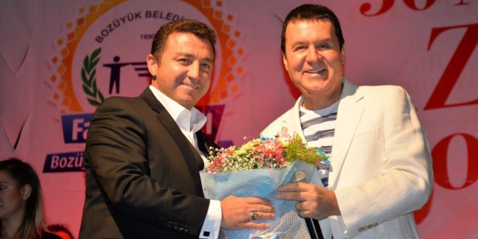 Bozüyük Zafer Bayramı coşkusunu Mithat Körler ile yaşadı