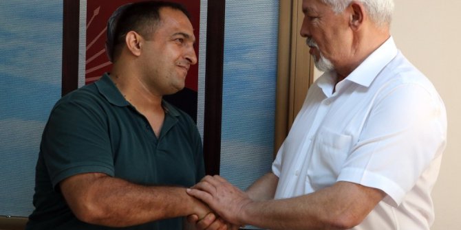 CHP’den gazeteciye altın jesti