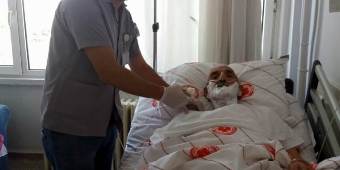 CÜ’de hastalara bayram tıraşı