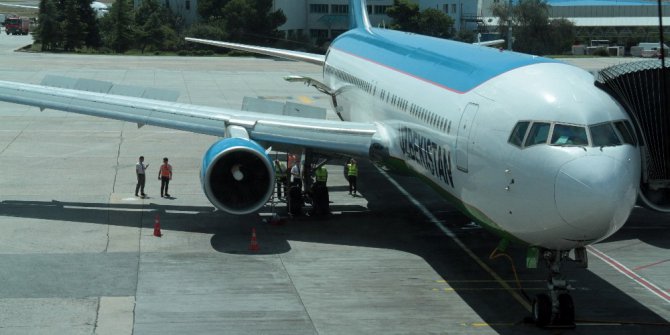 Özbekistan uçağı tehlike atlattı