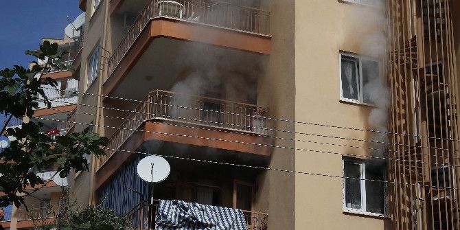 Yangın Paniği 10 Katlı Binayı Tahliye Ettirdi