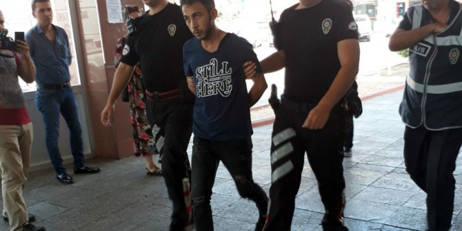 Otomobilin camlarını kırıp çanta çalan şüpheli yakalandı