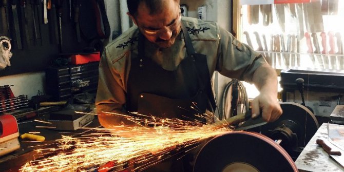 Kurban kesecek vatandaşlar bıçakçılara akın etti