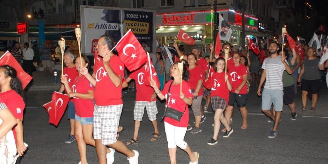 Didim’de 30 Ağustos Fener alayı ve konserle kutlandı