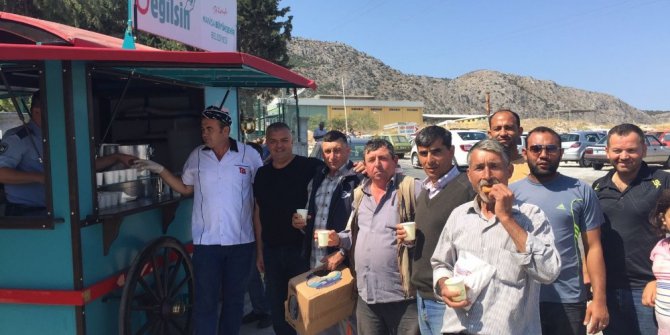 Büyükşehir kabir ziyaretine gelen vatandaşları unutmadı