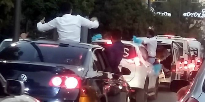 Sünnet konvoyunda tehlikeli görüntüler