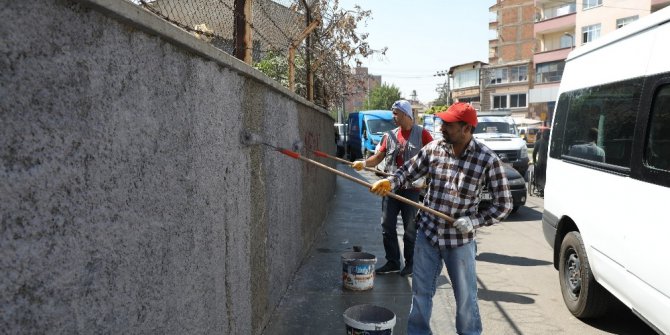 Diyarbakır Büyükşehir Belediyesi görüntü kirliliğini ortadan kaldırıyor