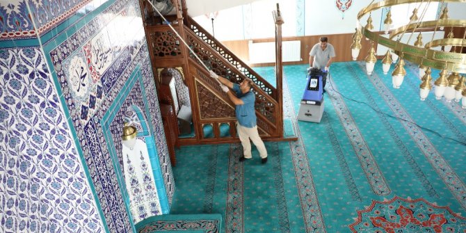 Yunusemre’de camiler bayrama hazır