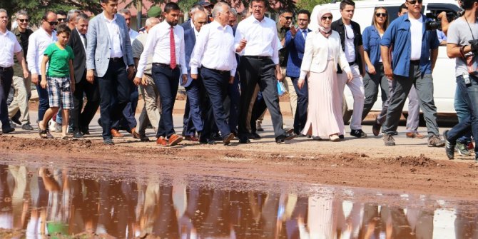 Ekonomi Bakanı Zeybekci afet bölgesinde