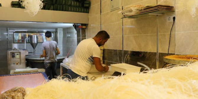 Çarşı pazarda bayram yoğunluğu