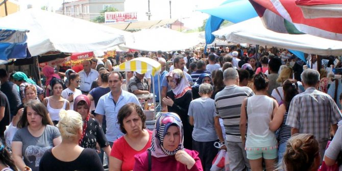 Pazarda adım atacak yer kalmadı