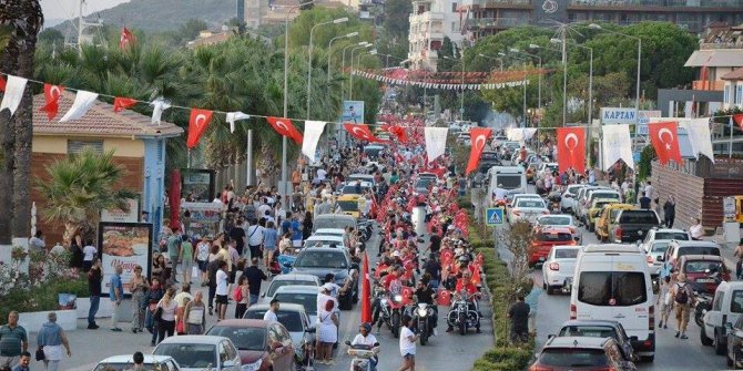 Kuşadası’nda Zafer Bayrama kutlamaları