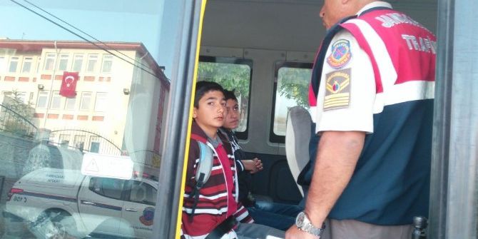 Jandarma Servis Araçlarını Denetledi