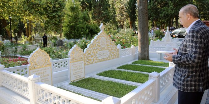 Cumhurbaşkanı Erdoğan’dan bayram arefesinde kabir ziyareti