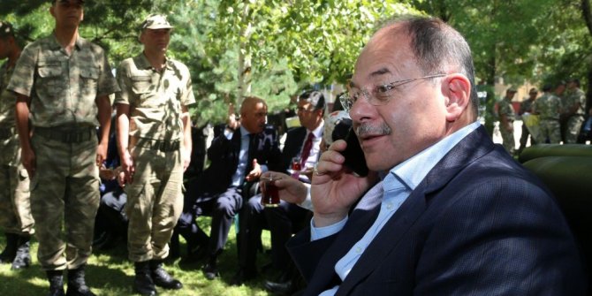 Başbakan Yardımcısı Akdağ, askerlerle bayramlaştı