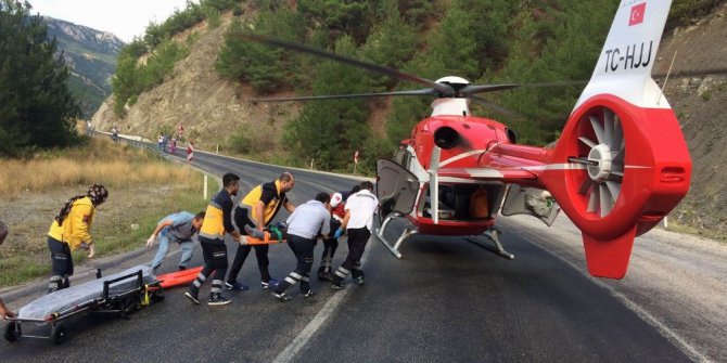 Kazada yaralanan traktör sürücüsünün yardımına ambulans helikopter yetişti