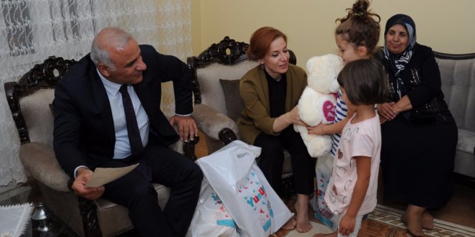 vali Zorluoğlu ve eşi, Arife günü çeşitli ziyaretler gerçekleştirdi