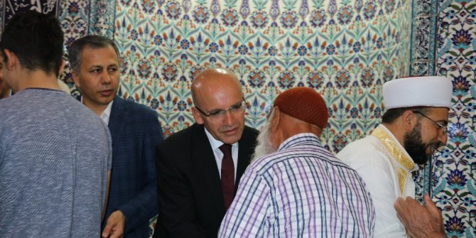 Başbakan Yardımcısı Şimşek, Bayram namazını Gaziantep’te kıldı