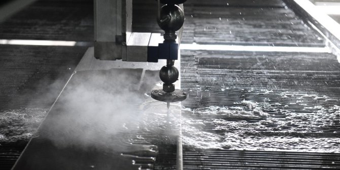 Su ile her şeyi kesebiliyor