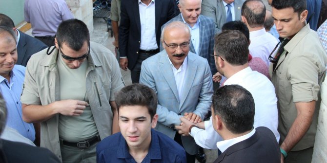 Bakan Elvan bayram namazını Karaman’da kıldı