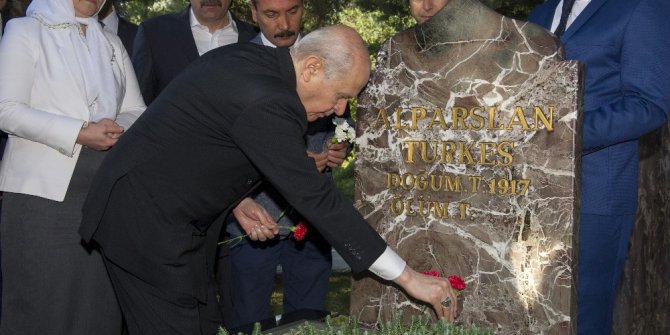 MHP Genel Başkanı Bahçeli: "Kör Niko’nun meyhanesine gidip içsinler"