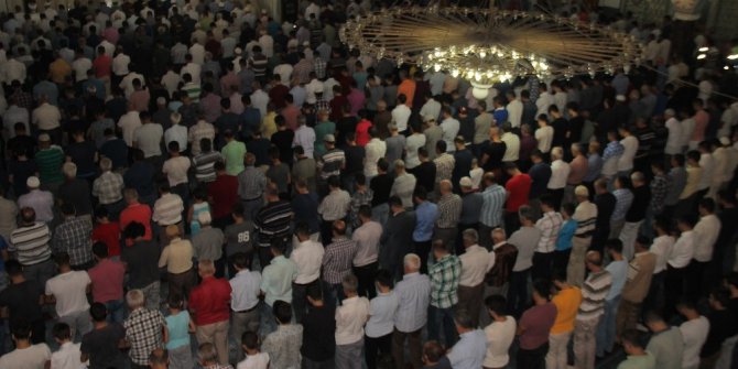 Elazığ’da bayram namazında camiler doldu