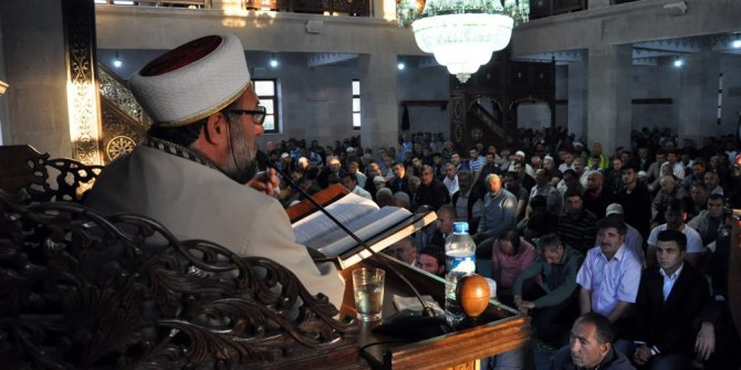 Kars’ta, bayram sabahı camiler doldu taştı