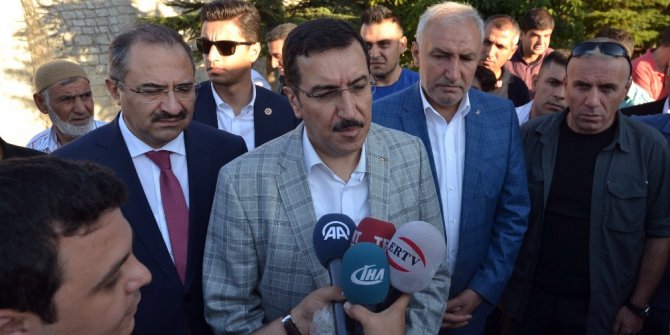 Bakan Bülent Tüfenkci bayram namazını Ulu Cami’de kıldı