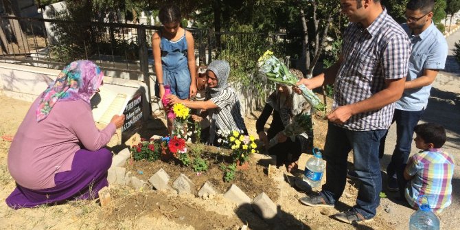Alperen’in ailesinden bayramda hüzünlü mezar ziyareti
