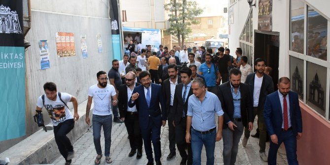 Beşiktaş Belediye Başkanı Hazinedar, bayram namazını Hakkari’de kıldı