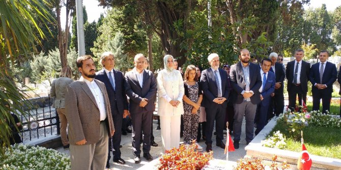 Bakan Kaya, şehitlikleri ziyaret etti