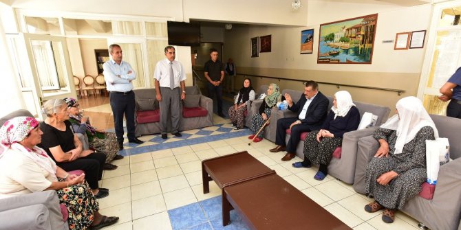 Başkan Gürkan’dan Huzurevine bayram ziyareti