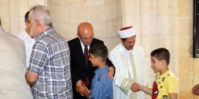 Başbakan Yardımcısı Mehmet Şimşek cuma namazını Gaziantep’te kıldı