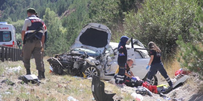 Bayram yolculuğunda feci kaza: 1 ölü, 2 yaralı